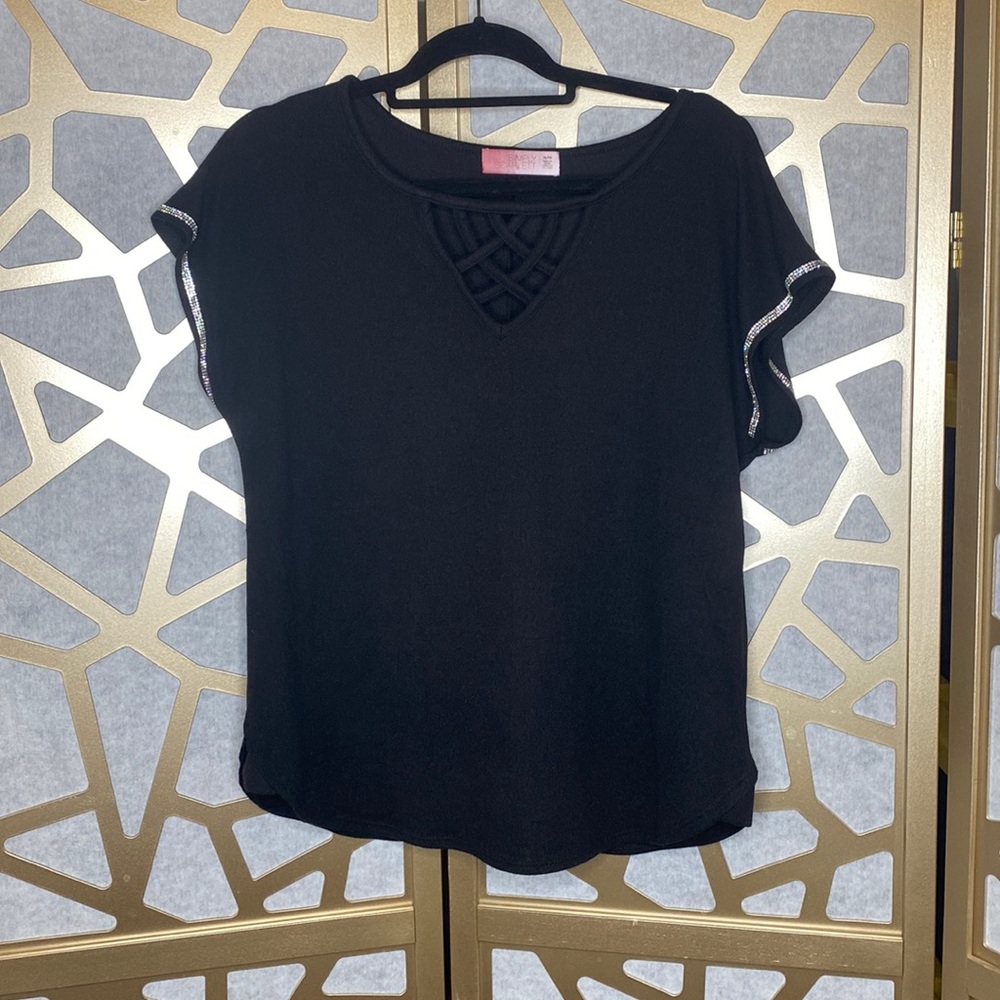 Simply Scarlett Black Top‎